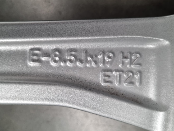 Load image into Gallery viewer, Genuine Porsche Macan 2022 Model 19 Inch Wheels and Tyres Set of 4