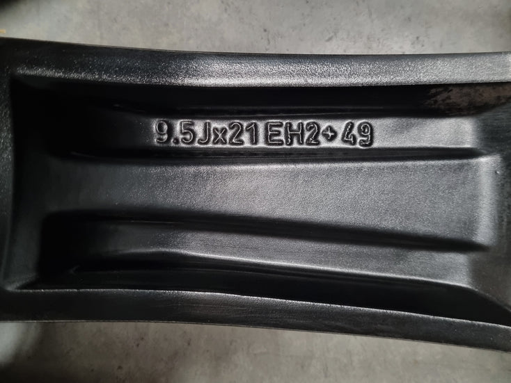 Load image into Gallery viewer, Genuine Range Rover Sport 21 Inch GK6M Black Wheels and Tyres Set of 4