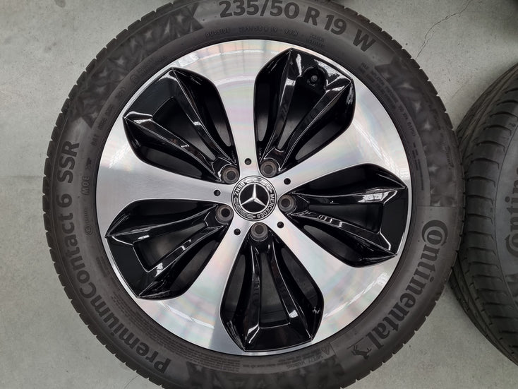 Load image into Gallery viewer, Genuine Mercedes Benz GLA250 H247 19 Inch Wheels and Tyres