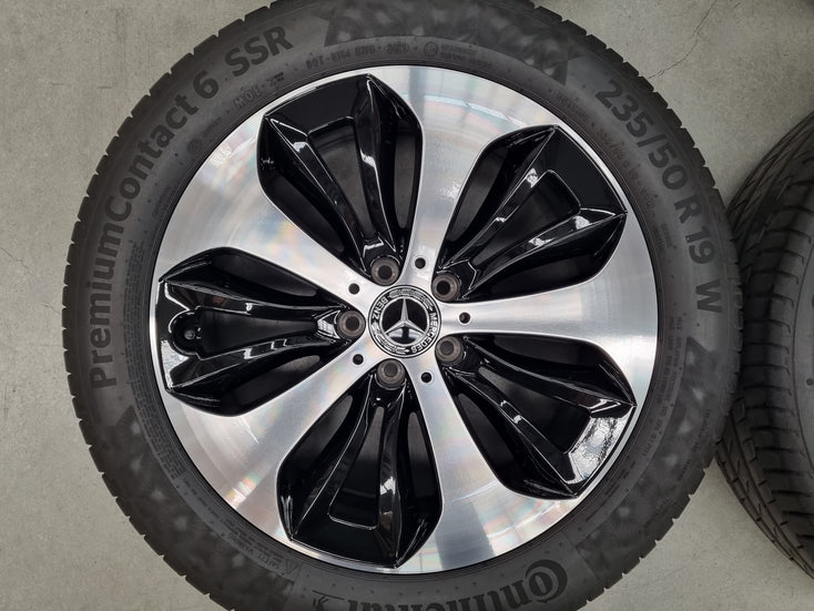 Load image into Gallery viewer, Genuine Mercedes Benz GLA250 H247 19 Inch Wheels and Tyres