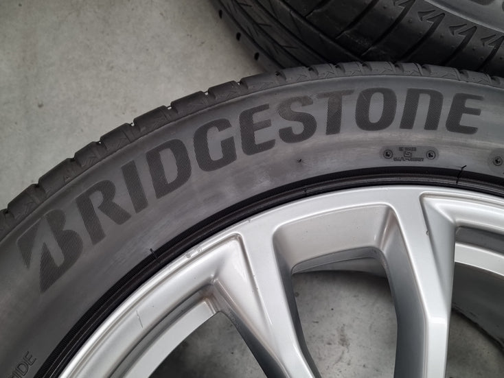 Load image into Gallery viewer, Genuine Porsche Macan 2022 Model 19 Inch Wheels and Tyres Set of 4