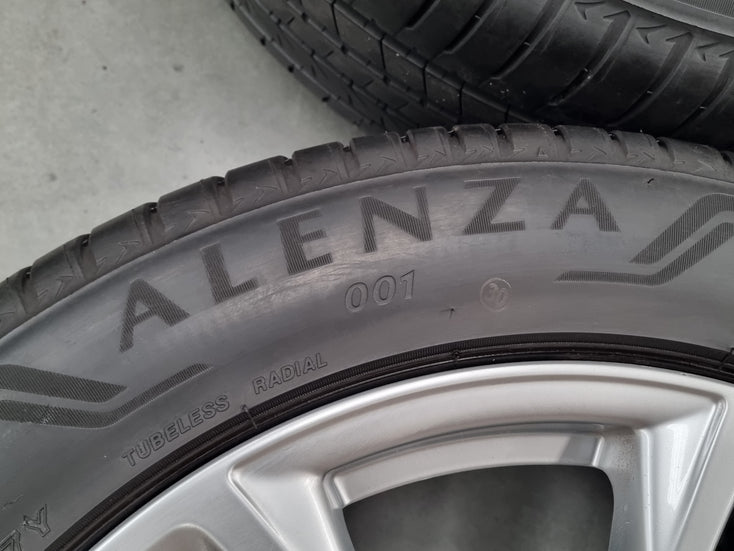 Load image into Gallery viewer, Genuine Porsche Macan 2022 Model 19 Inch Wheels and Tyres Set of 4