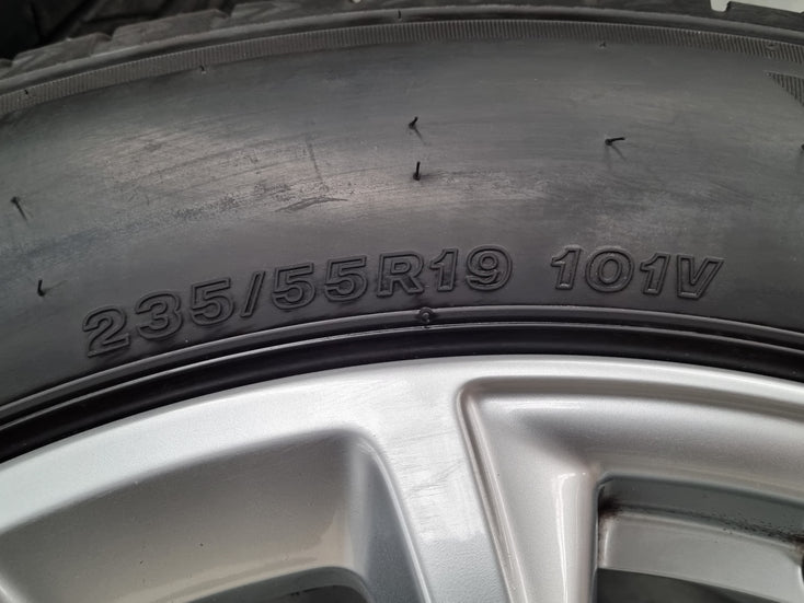 Load image into Gallery viewer, Genuine Porsche Macan 2022 Model 19 Inch Wheels and Tyres Set of 4