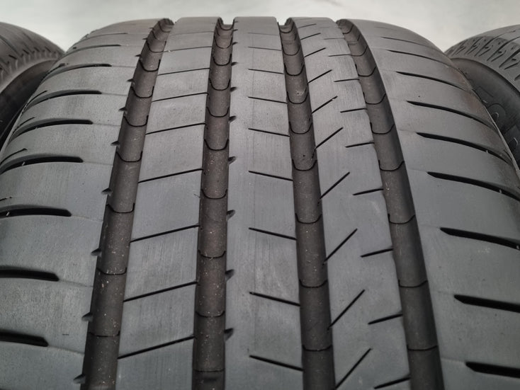 Load image into Gallery viewer, Genuine Porsche Macan 2022 Model 19 Inch Wheels and Tyres Set of 4