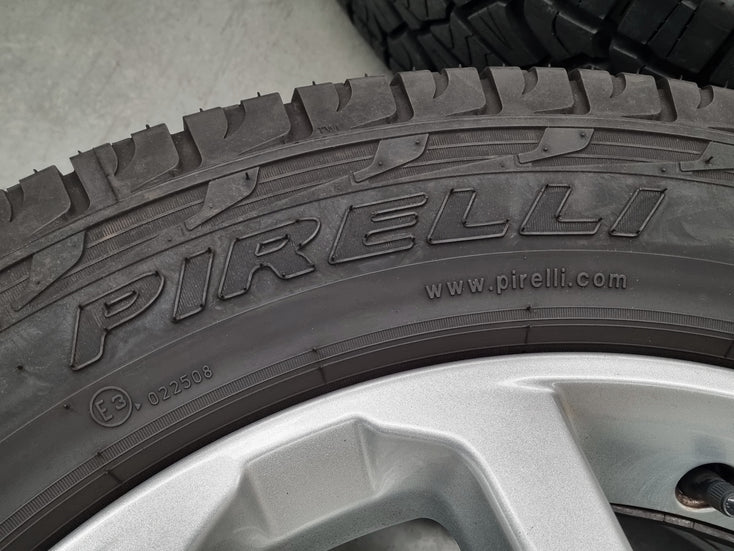 Load image into Gallery viewer, Genuine Land Rover Discovery 5 Silver 19 Inch Wheels and Tyres Set of 4