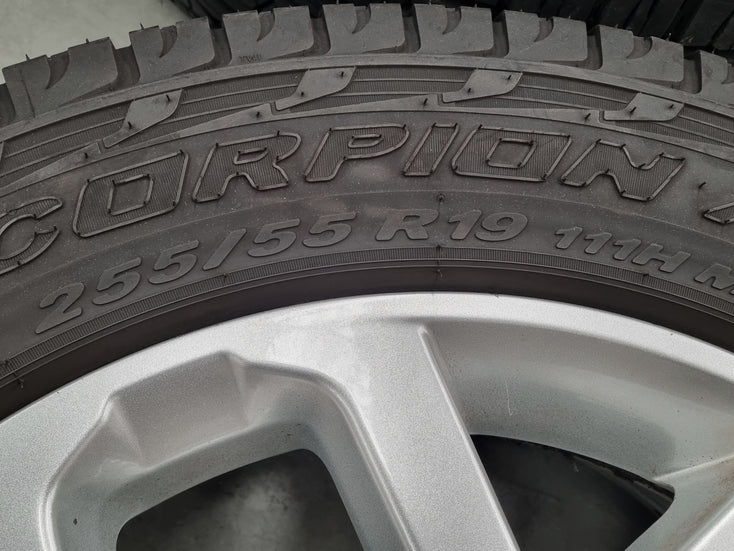 Load image into Gallery viewer, Genuine Land Rover Discovery 5 Silver 19 Inch Wheels and Tyres Set of 4