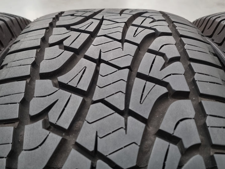 Load image into Gallery viewer, Genuine Land Rover Discovery 5 Silver 19 Inch Wheels and Tyres Set of 4