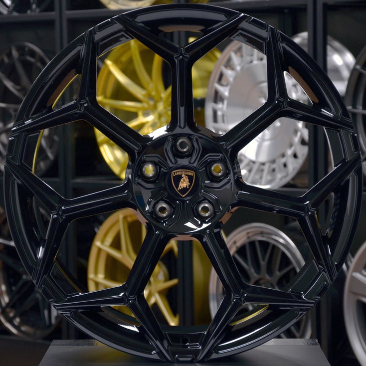 Load image into Gallery viewer, Forged LM530 Gloss Black 23 Inch Wheels - Lamborghini Urus