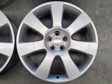Load image into Gallery viewer, Genuine Range Rover Vogue Silver 22 Inch Alloy Wheels Set of 4
