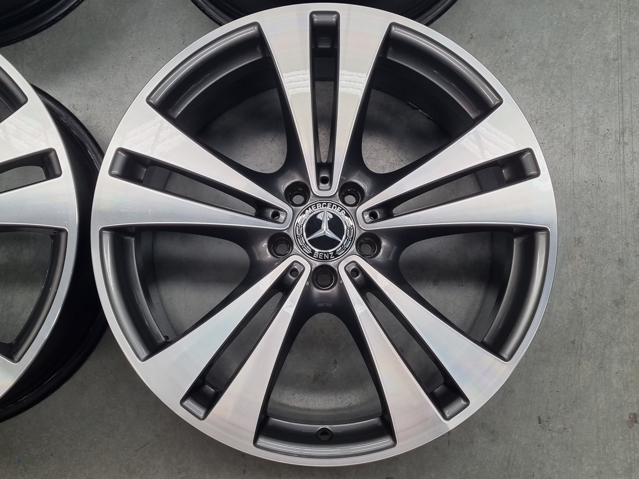 Load image into Gallery viewer, Genuine Mercedes Benz GLC250 X253 20 Inch Wheels Set of 4
