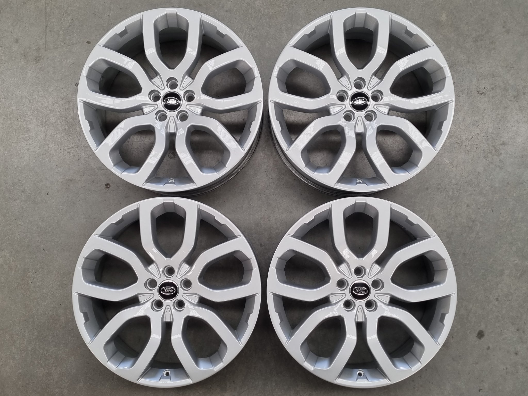 Load image into Gallery viewer, Genuine Range Rover Evoque Silver 20 Inch Alloy Wheels Set of 4

