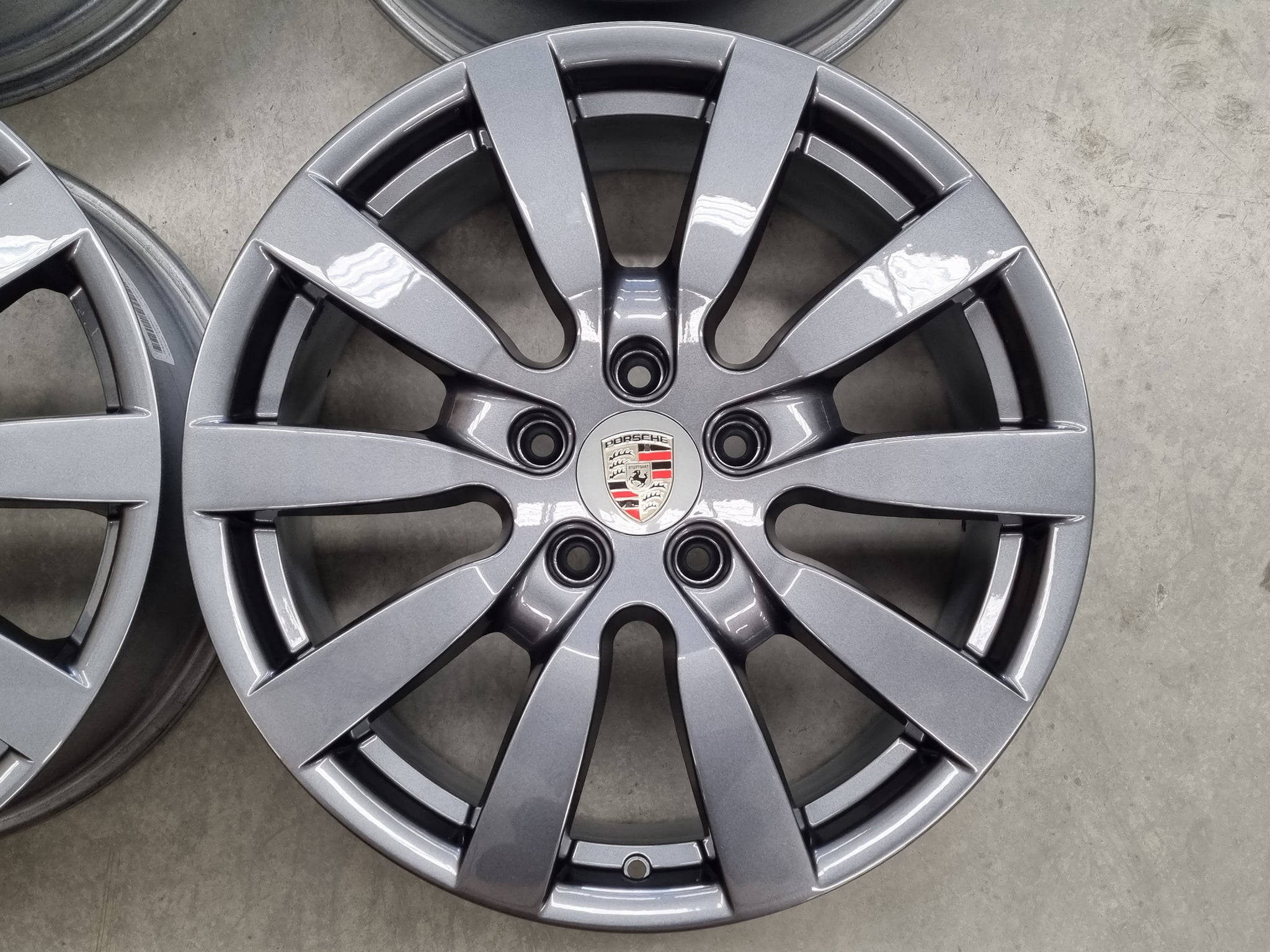 Load image into Gallery viewer, Genuine Porsche Cayenne Sport Grey 20 Inch Wheels Set of 4
