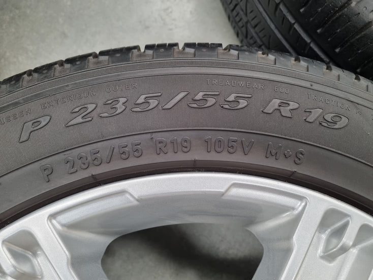 Load image into Gallery viewer, Genuine Range Rover Evoque BJ32 19 Inch Wheels and Tyres Set of 4