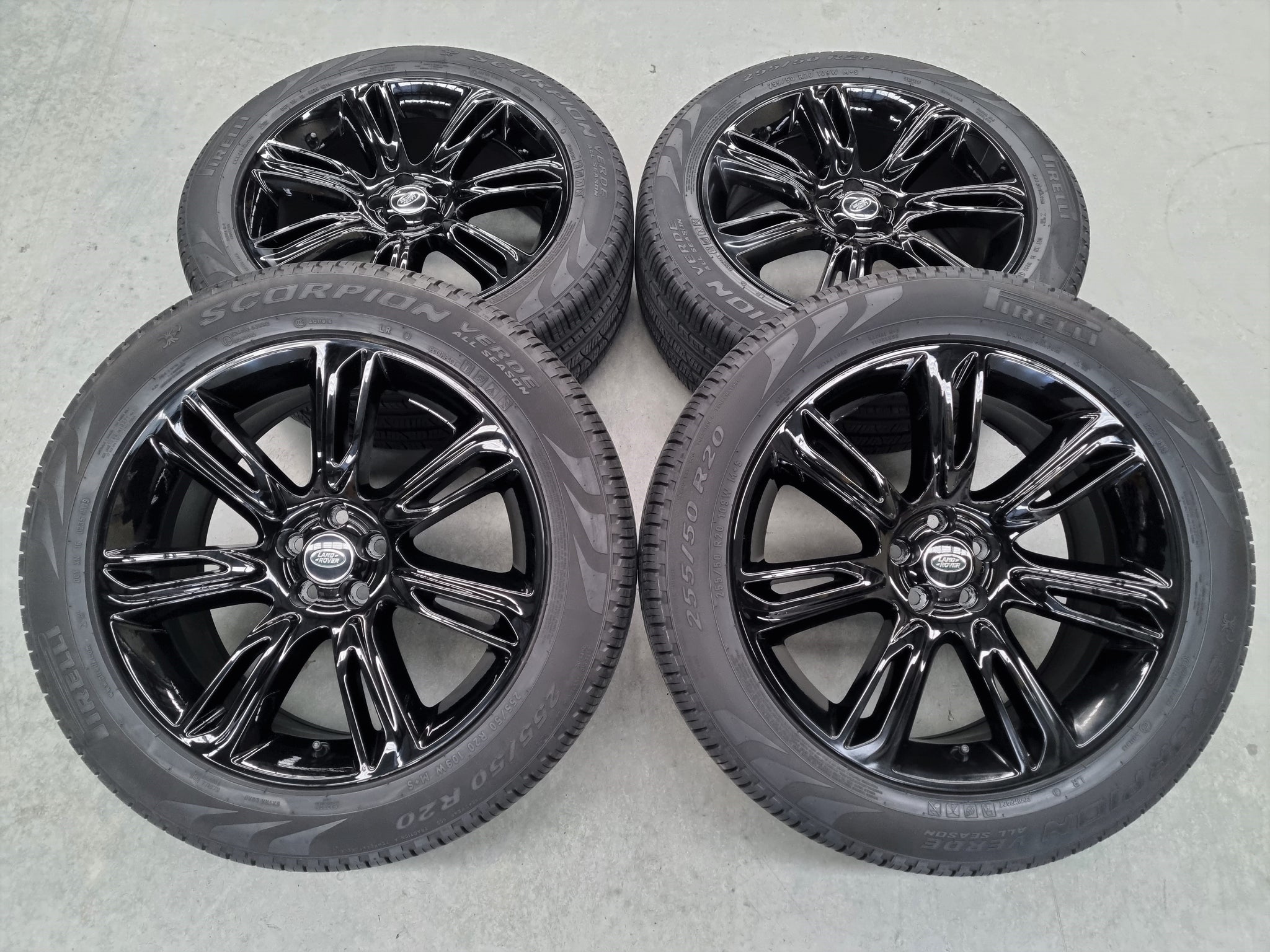 Load image into Gallery viewer, Genuine Range Rover Velar J8A2 20 Inch Wheels and Tyres Set of 4
