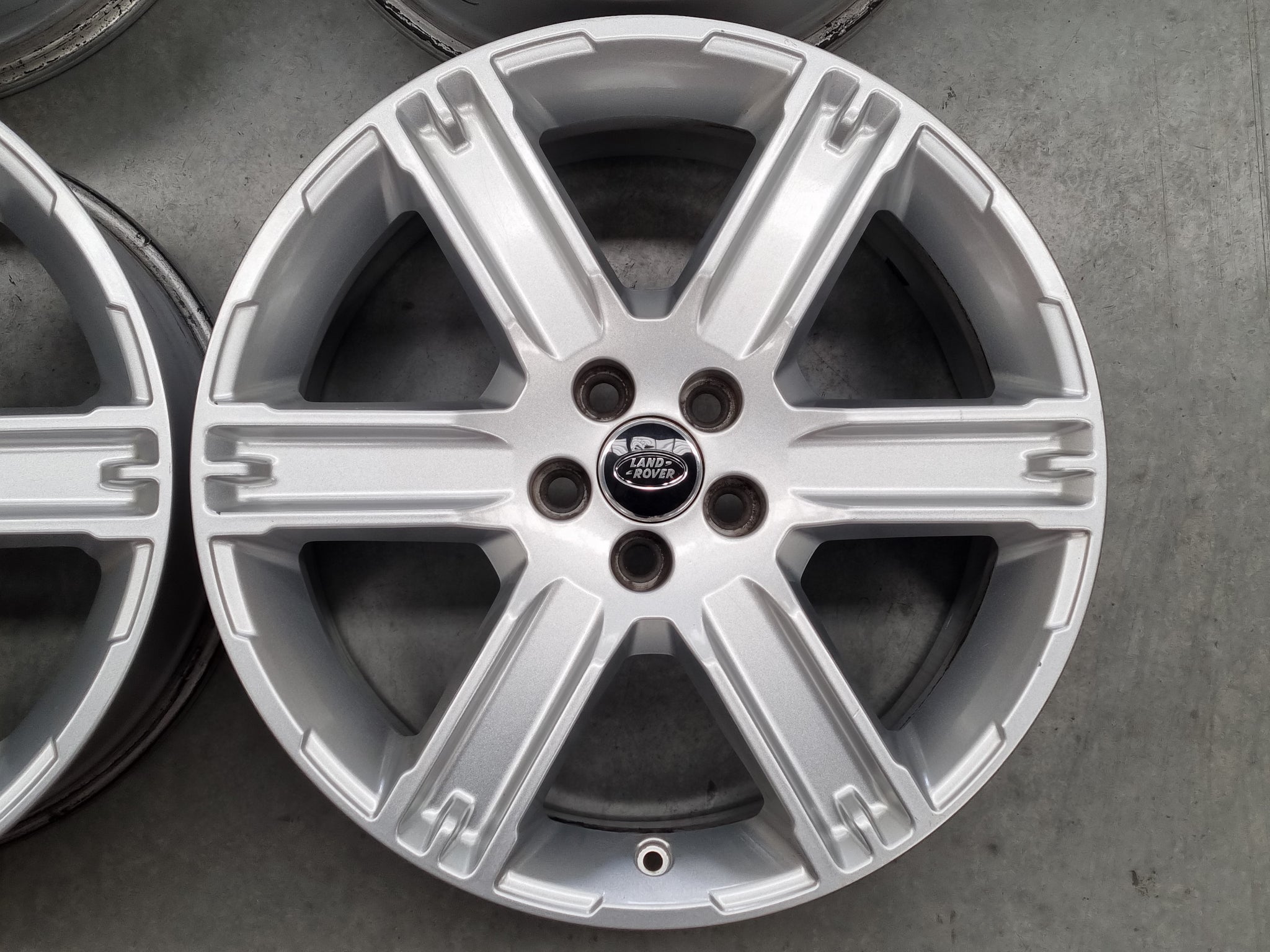 Load image into Gallery viewer, Genuine Range Rover Evoque BJ32 Silver 19 Inch Alloy Wheels Set of 4
