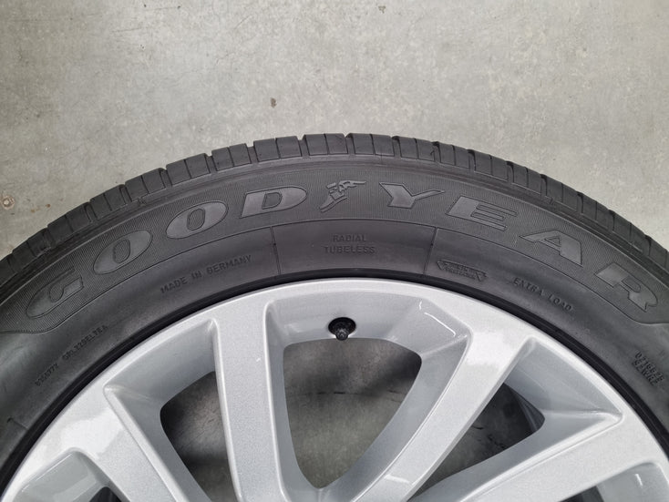 Load image into Gallery viewer, Genuine Land Rover Discovery 5 Silver 20 Inch Wheels and Tyres Set of 4