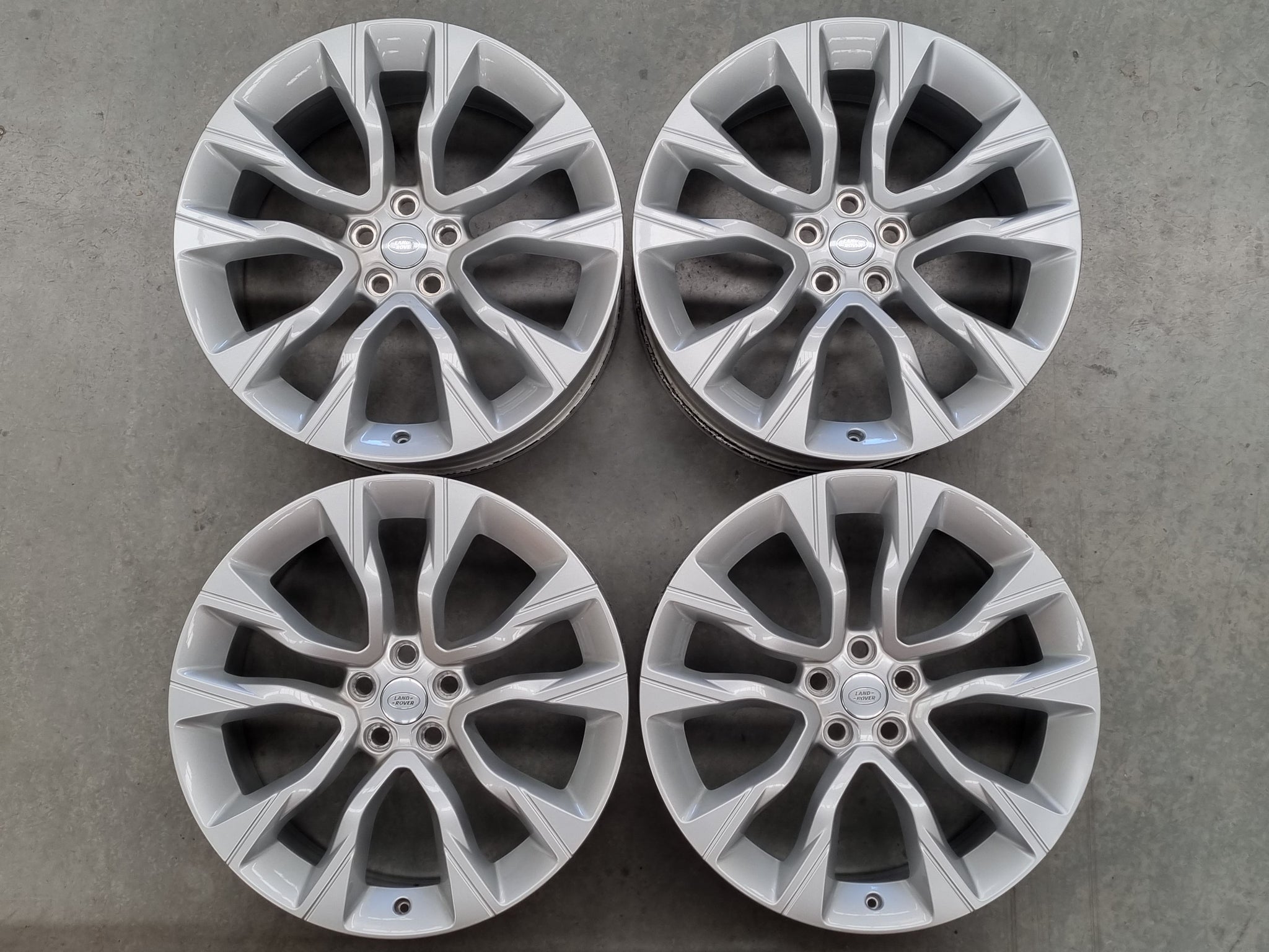 Load image into Gallery viewer, Genuine Range Rover Sport HSE 2020 22 Inch Alloy Wheels Set of 4
