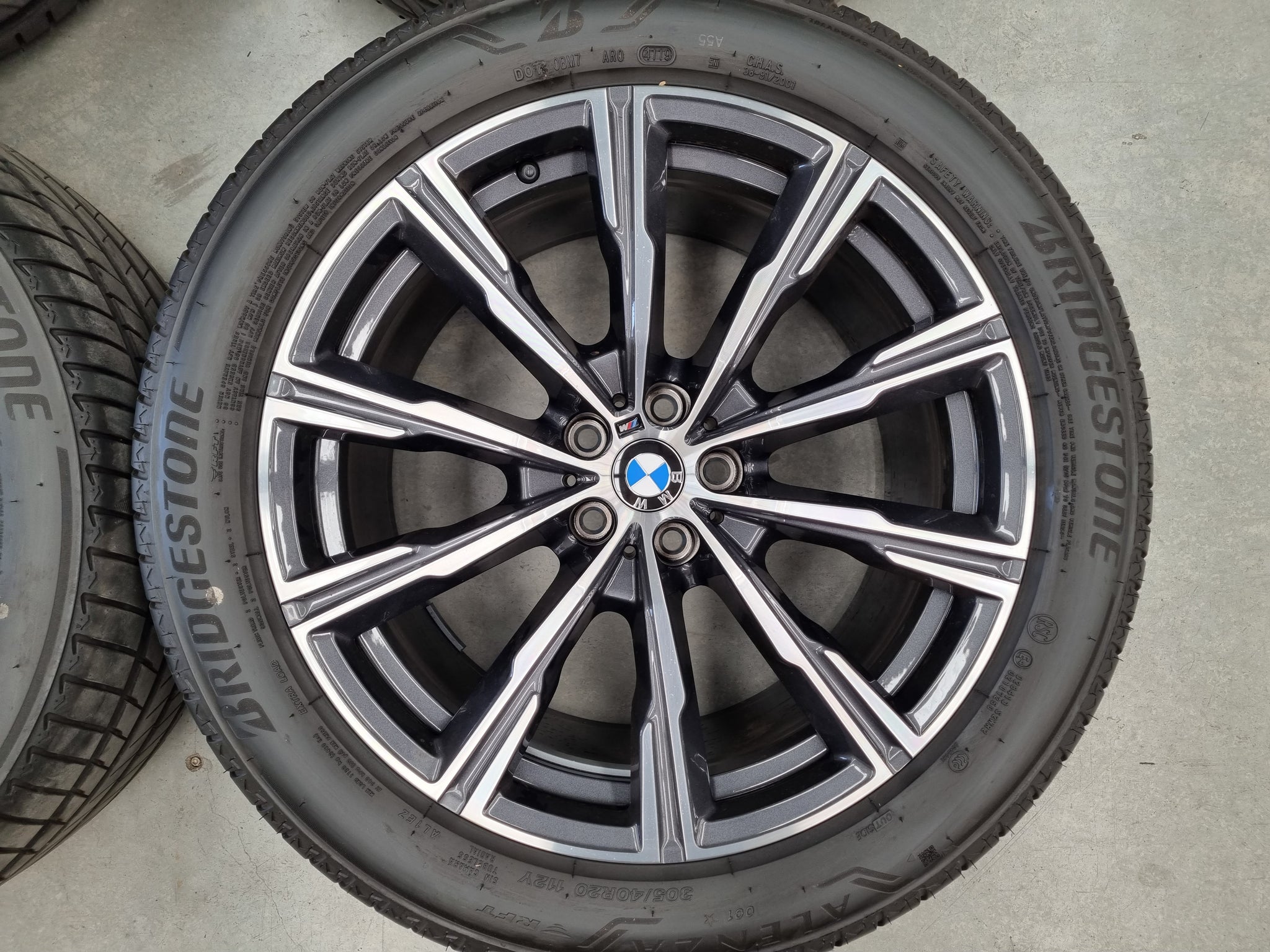 Load image into Gallery viewer, Genuine BMW X5 G05 Style M740 20 Inch Wheels and Tyres Set of 4
