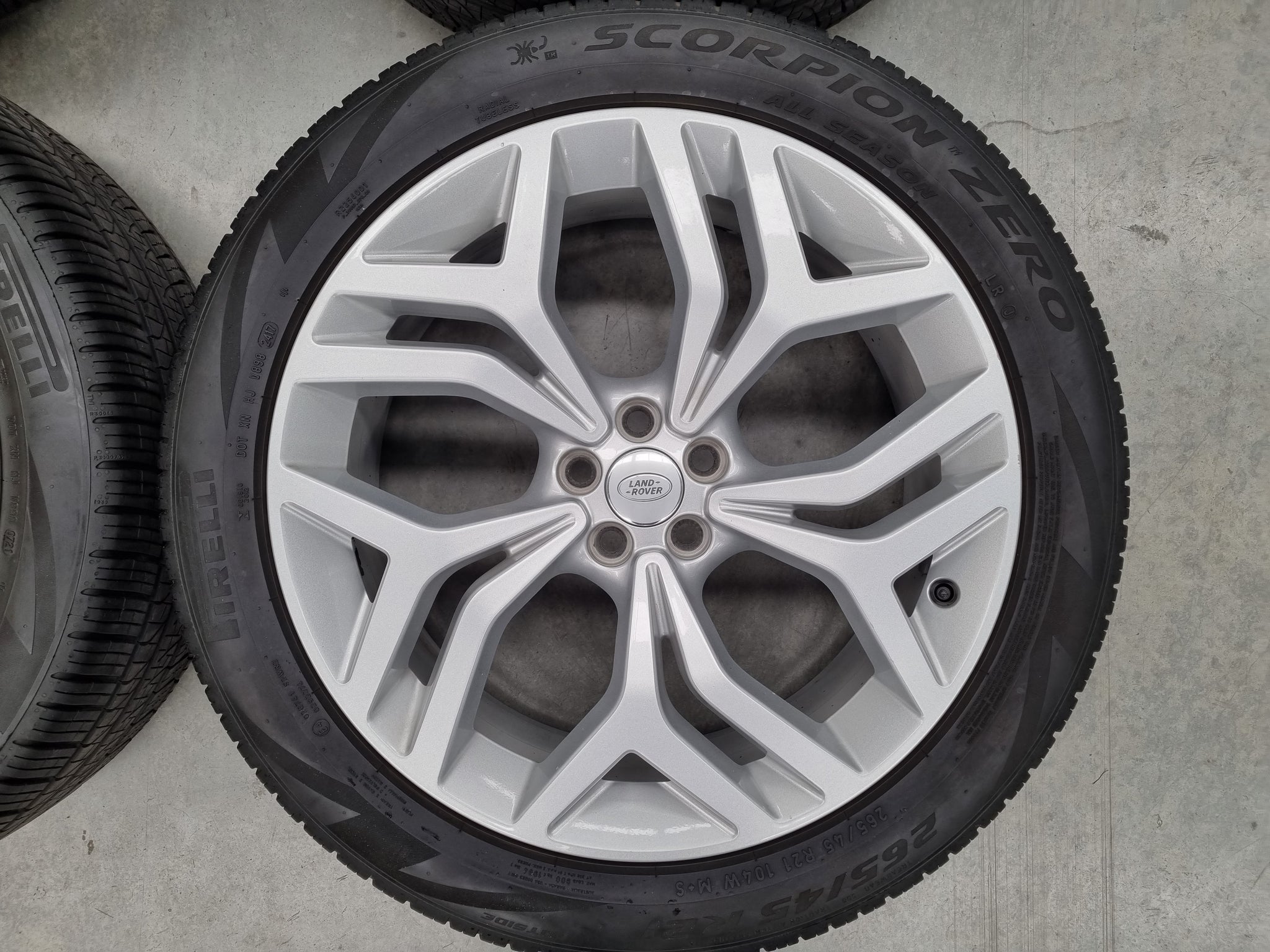 Load image into Gallery viewer, Genuine Range Rover Velar Silver 21 Inch Wheels and Tyres Set of 4
