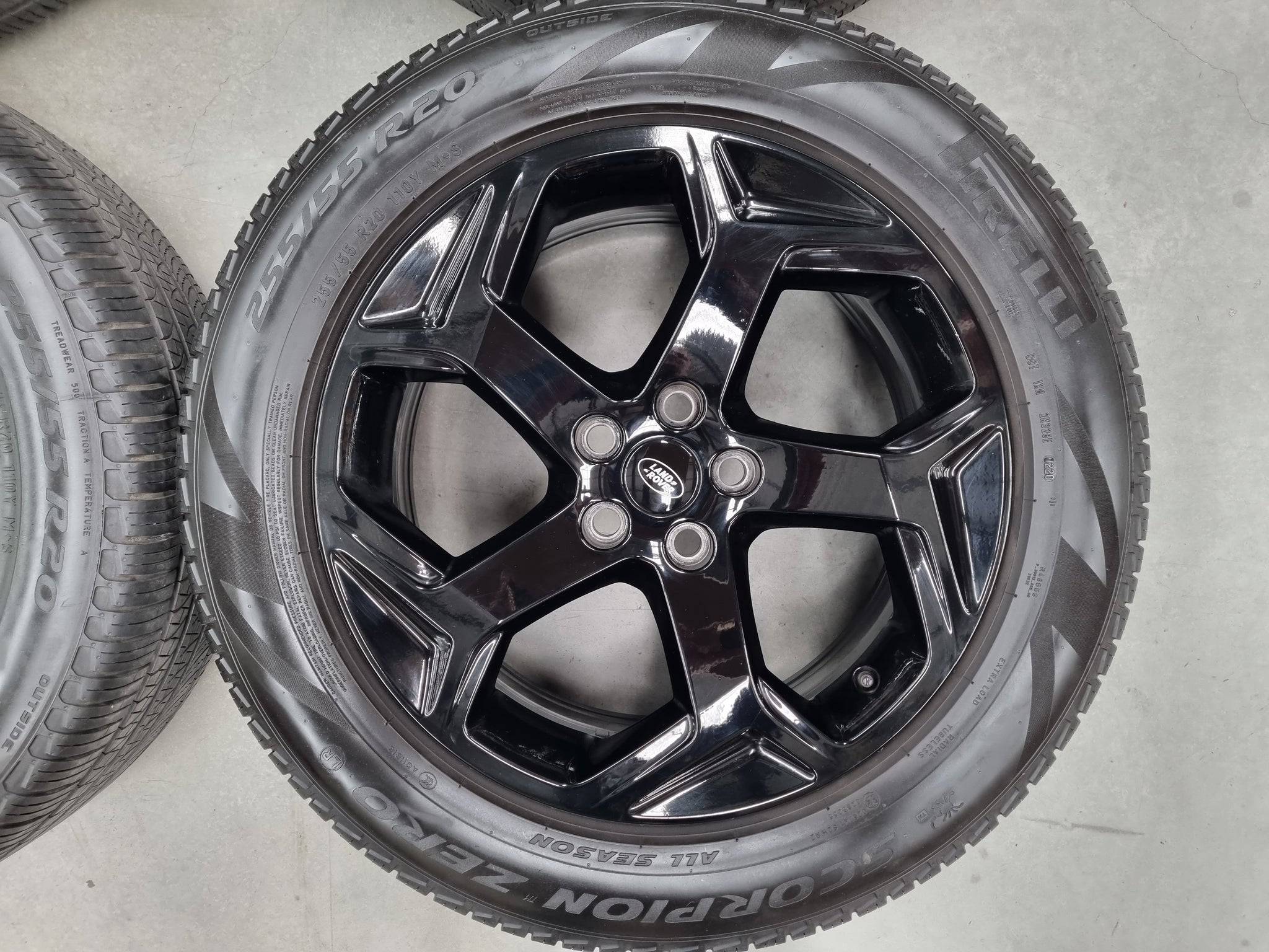 Load image into Gallery viewer, Genuine Range Rover Sport 2021 20 Inch Wheels and Tyres Set of 4

