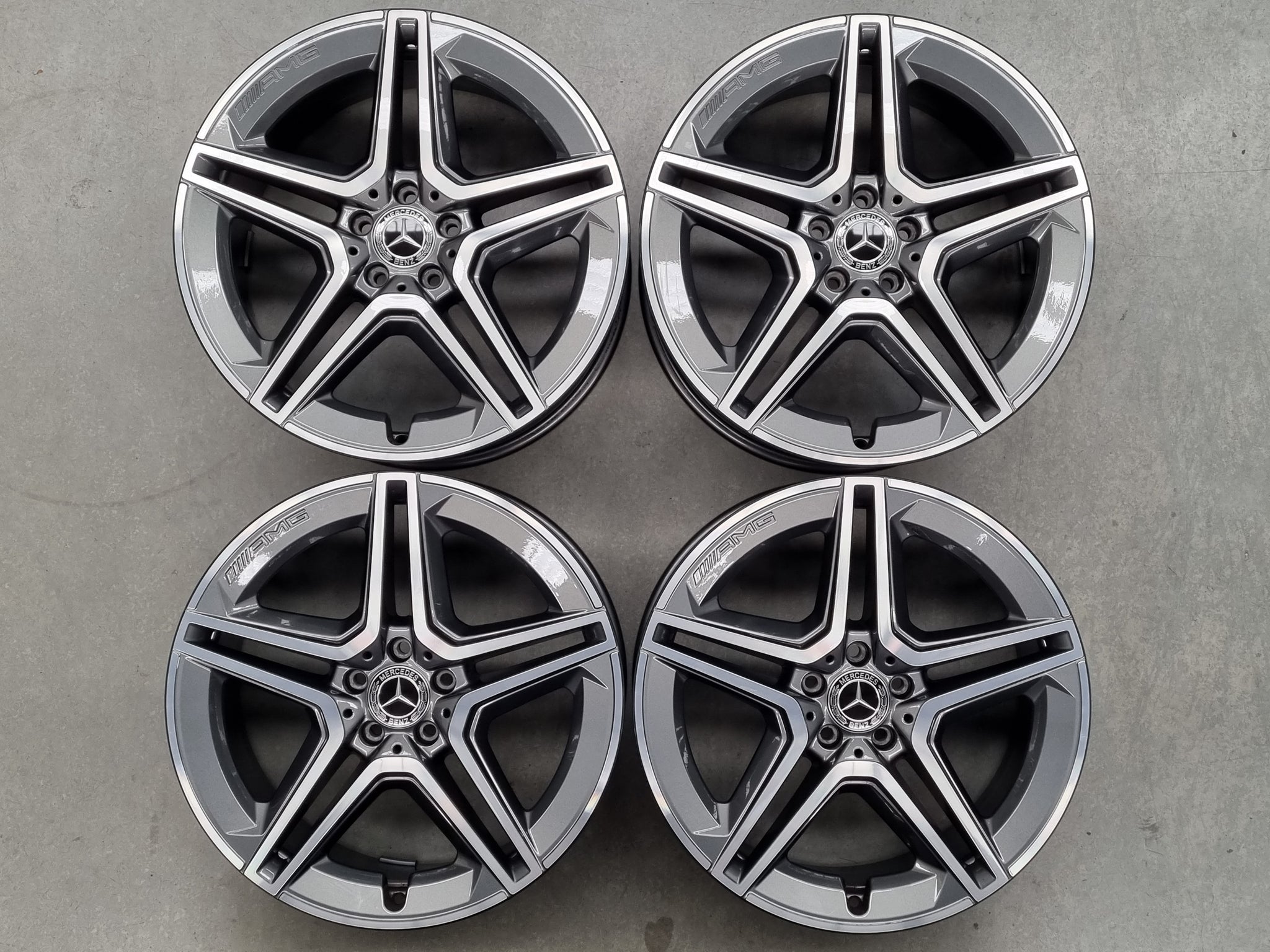 Load image into Gallery viewer, Genuine Mercedes GLE 2021 Model AMG 20 Inch Wheels Set of 4
