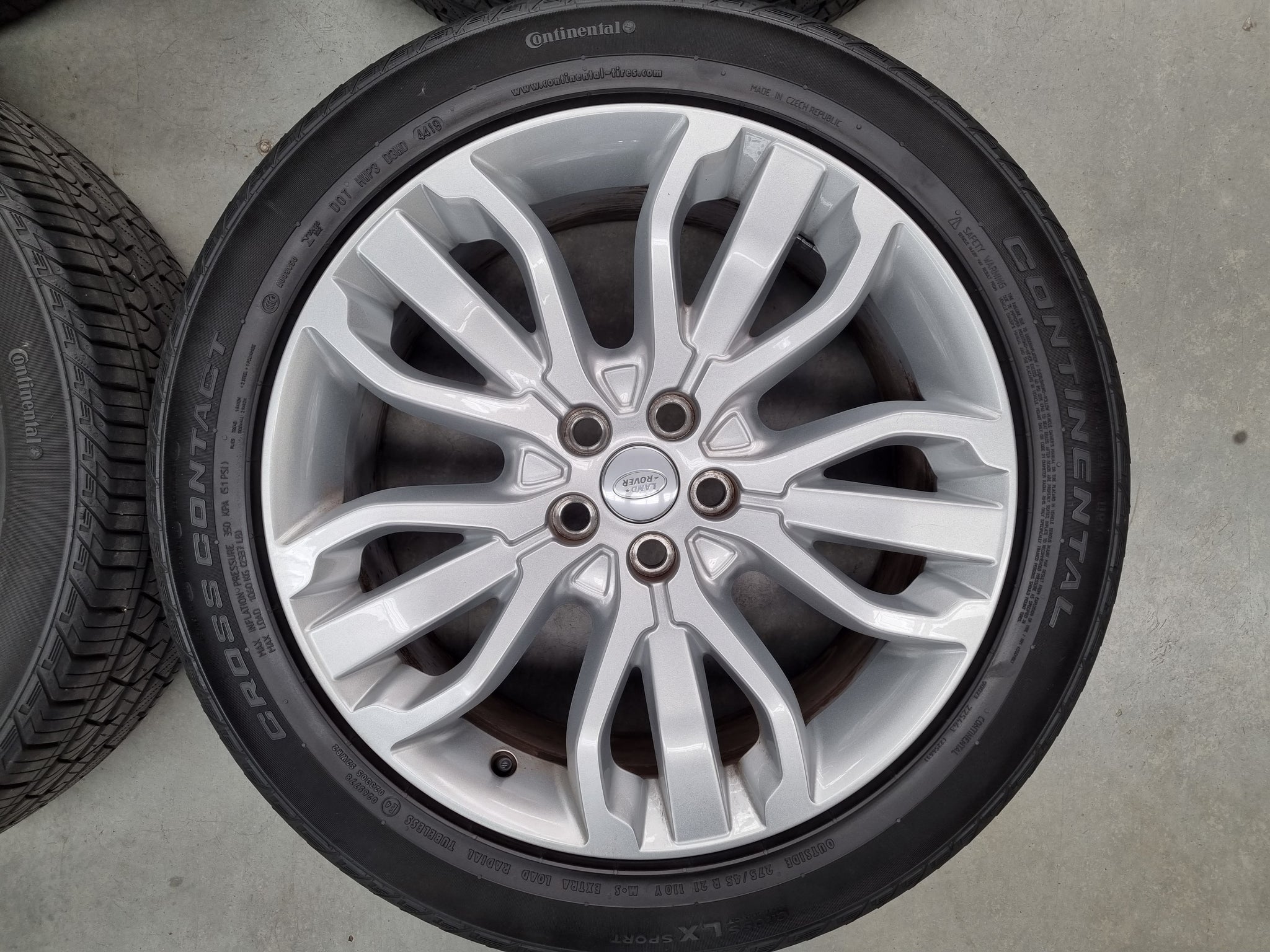 Load image into Gallery viewer, Genuine Range Rover Sport 21 Inch DK62 Silver Wheels and Tyres Set of 4
