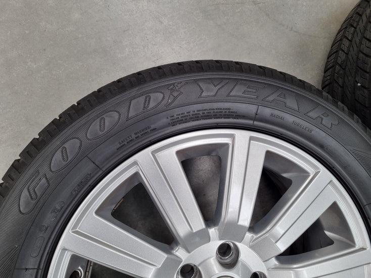 Load image into Gallery viewer, Genuine Land Rover Discovery 4 Silver 19 Inch Wheels and Tyres Set of 4