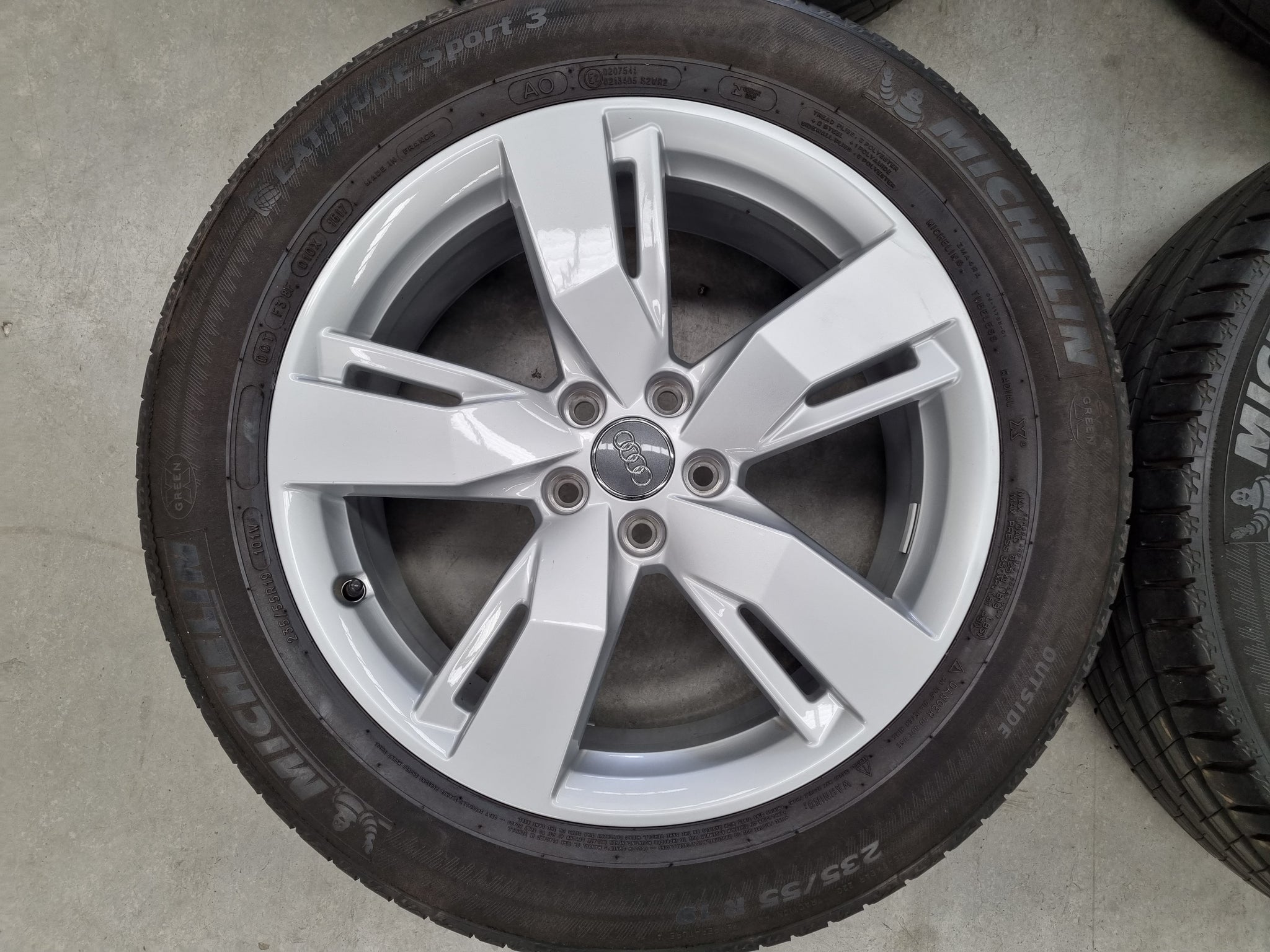 Genuine AUDI Q5 19 Inch Wheels and Michelin Tyres Set of 4 – Wheel