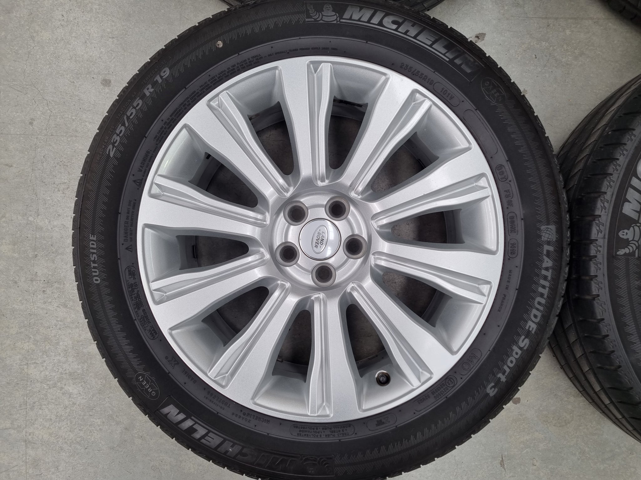 Load image into Gallery viewer, Genuine Range Rover Evoque EJ32 Silver 19 Inch Wheels and Tyres Set of 4
