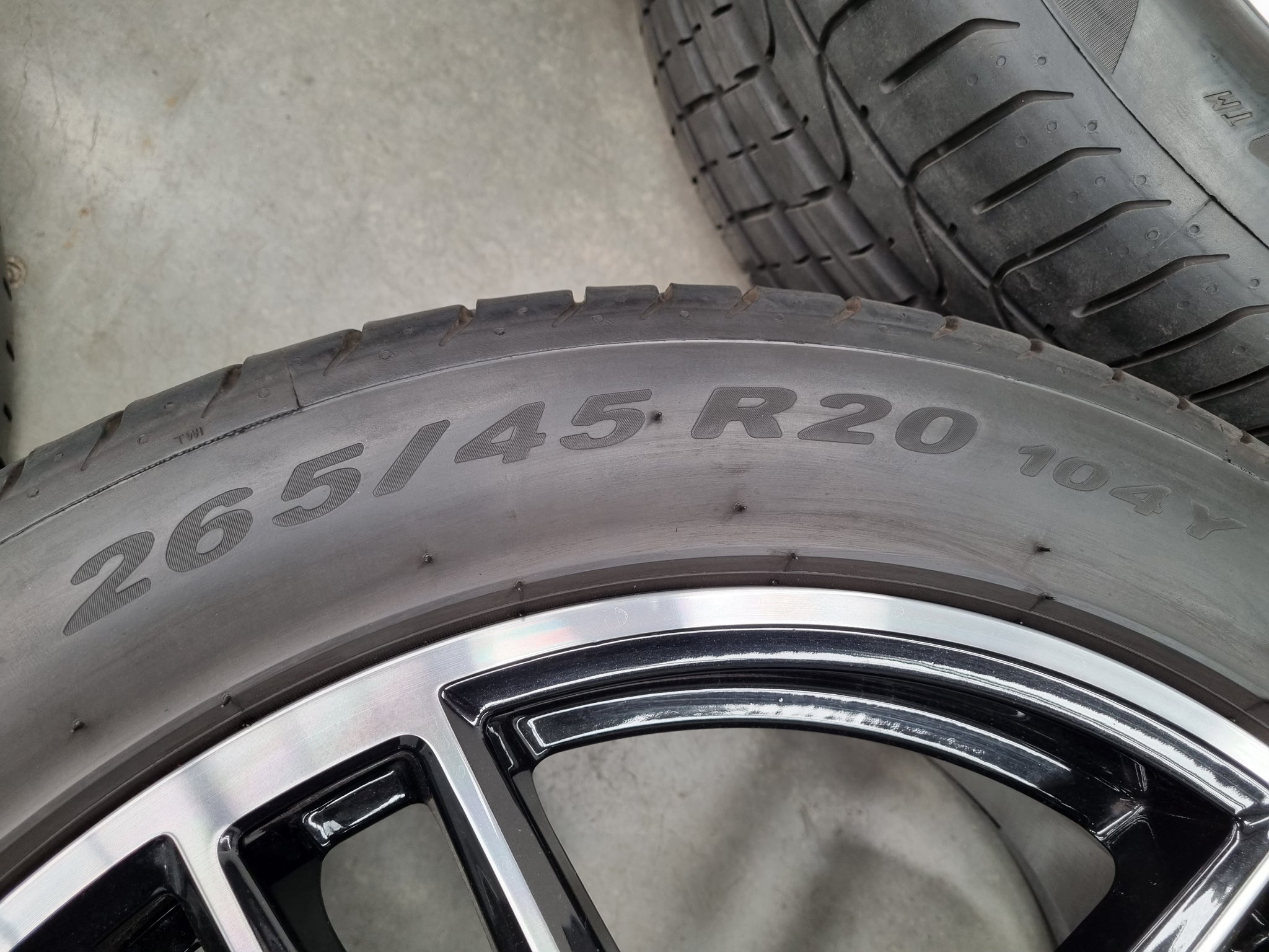 Load image into Gallery viewer, Genuine Porsche Macan 2021 Model 20 Inch Wheels and Tyres Set of 4
