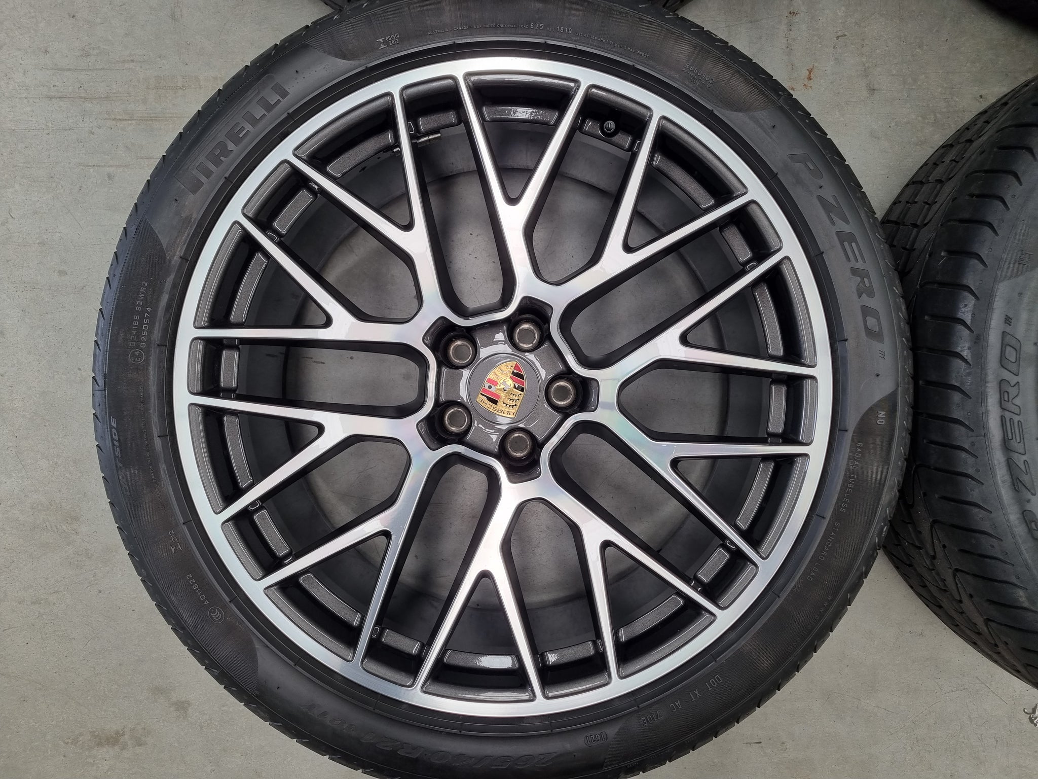 Load image into Gallery viewer, Genuine Porsche Macan 2021 Model 21 Inch Spyder Wheels and Tyres Set of 4
