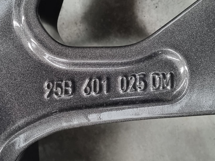 Load image into Gallery viewer, Genuine Porsche Macan 2021 Model 21 Inch Spyder Wheels and Tyres Set of 4