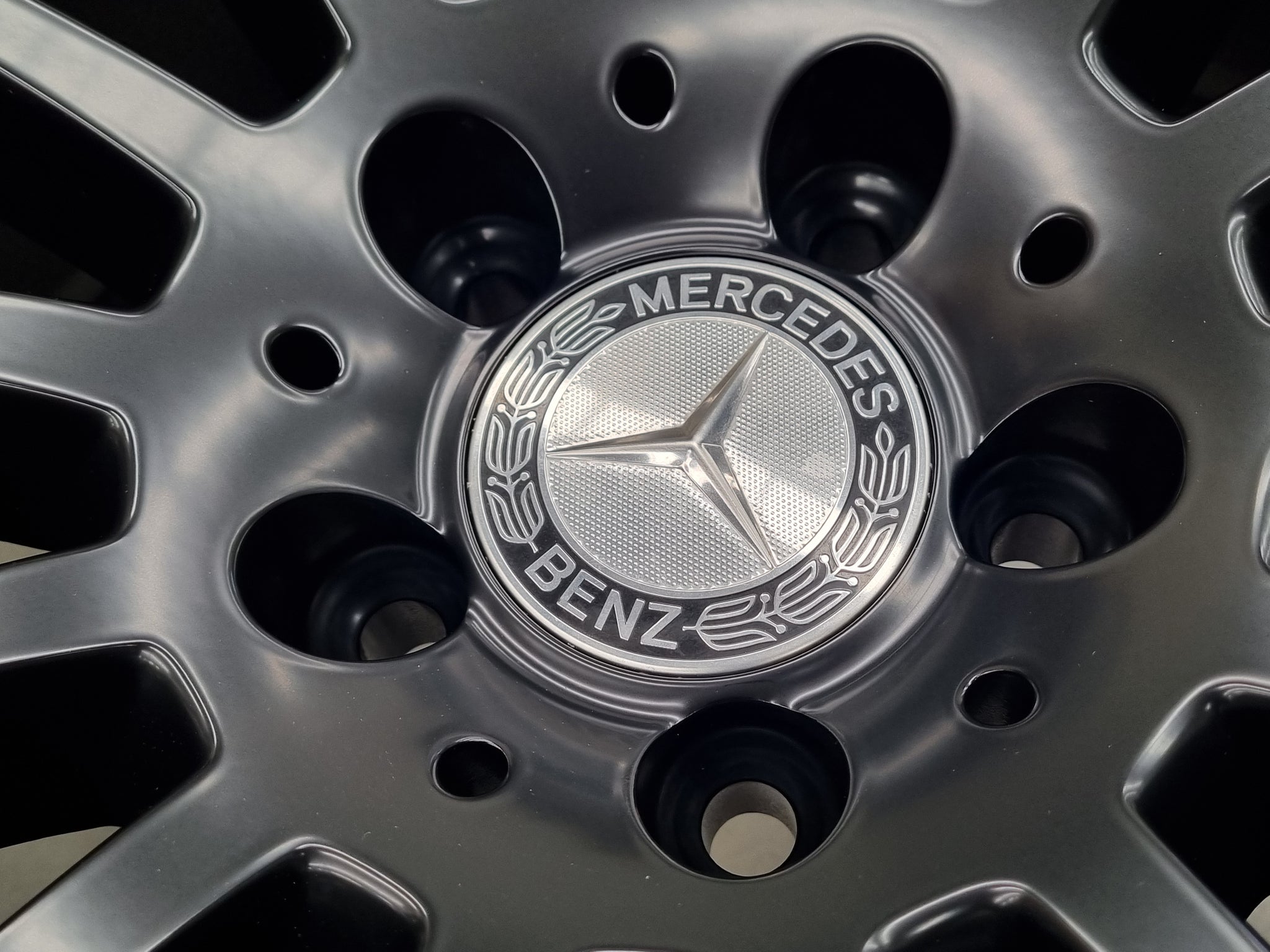 Load image into Gallery viewer, Genuine Mercedes Benz AMG GLS 500 21 Inch Black Wheels Set of 4
