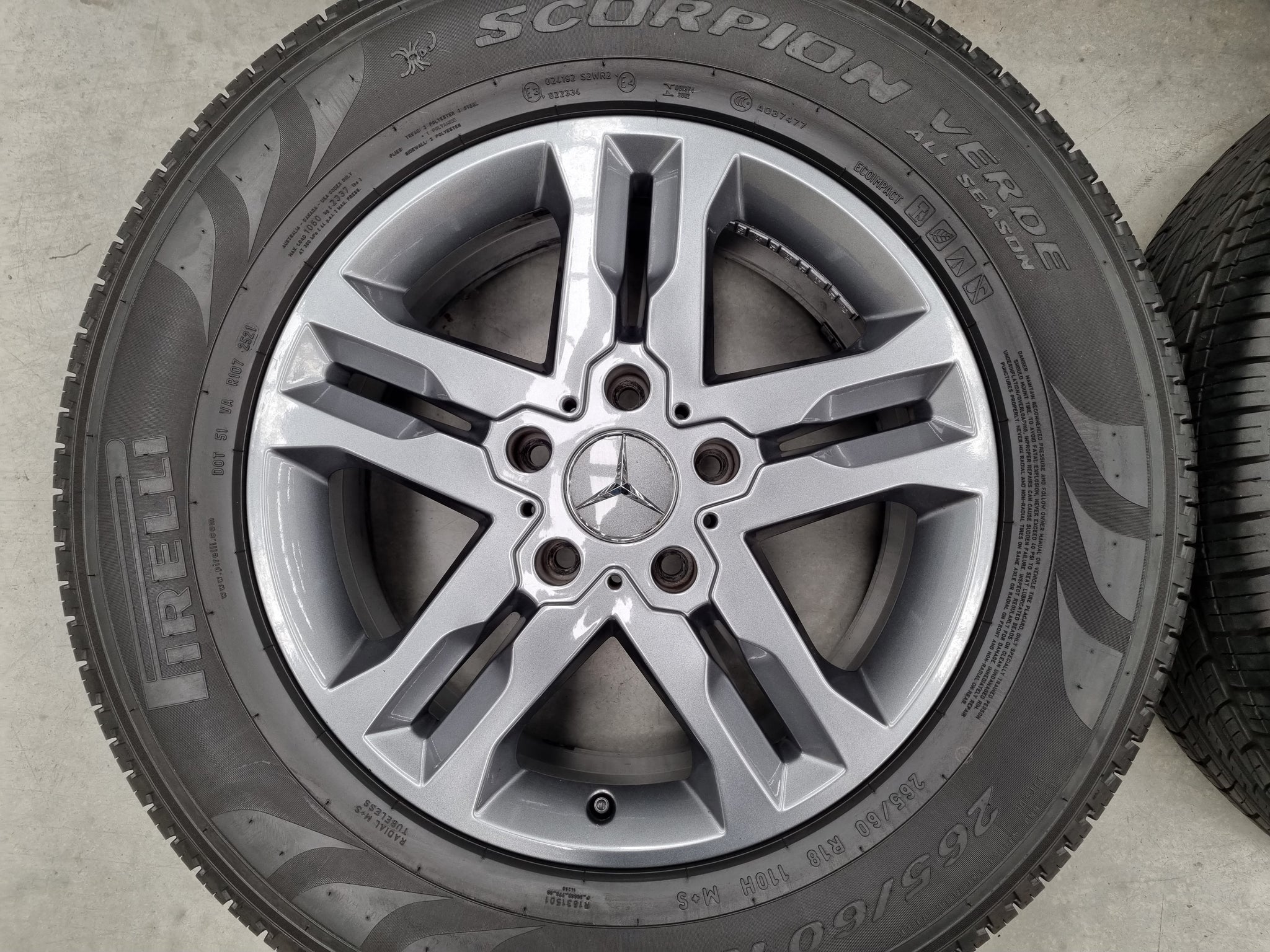 Load image into Gallery viewer, Genuine Mercedes Benz G350 18 Inch Wheels and Tyres Set of 4
