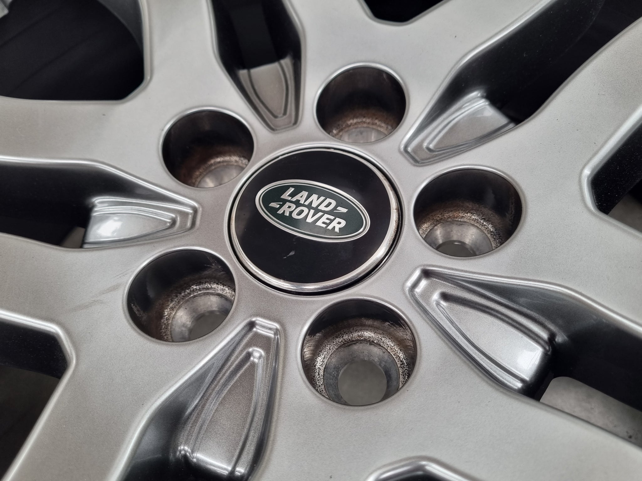 Load image into Gallery viewer, Genuine Range Rover Evoque Shadow 20 Inch Alloy Wheels Set of 4
