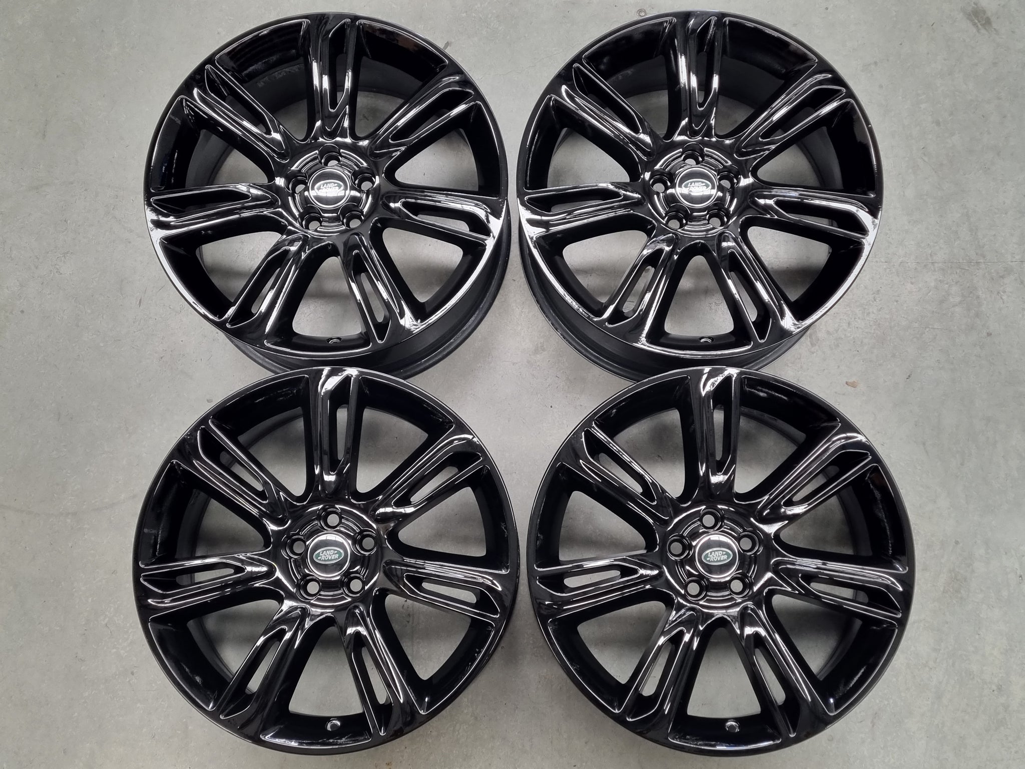 Load image into Gallery viewer, Genuine Range Rover Velar J8A2 20 Inch Black Alloy Wheels Set of 4
