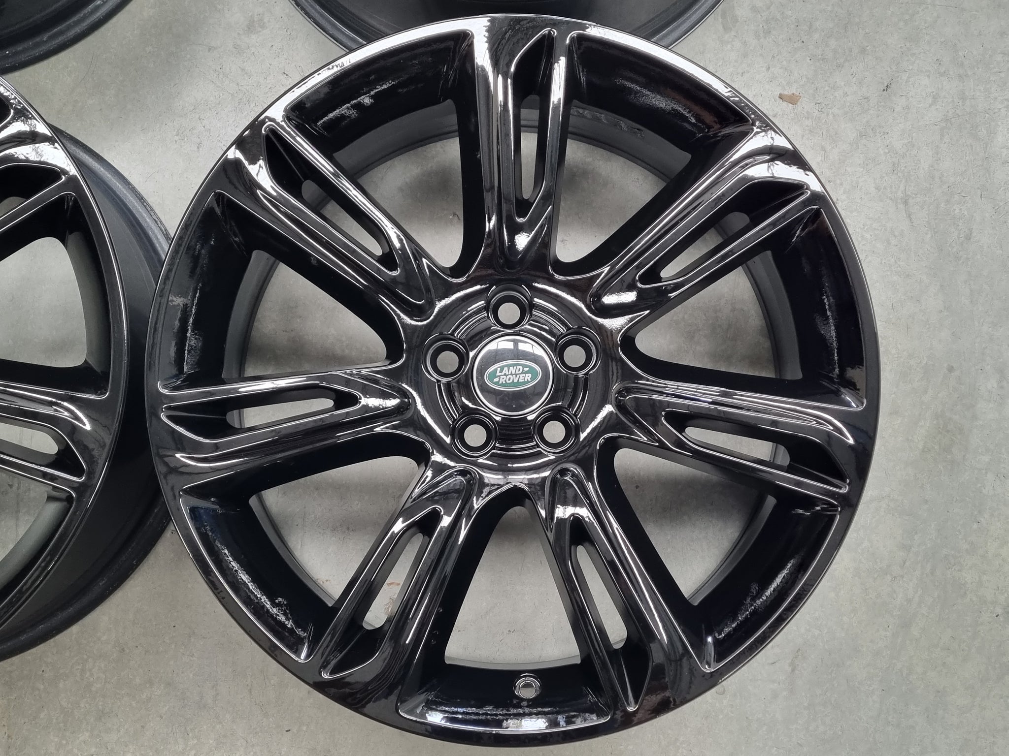 Load image into Gallery viewer, Genuine Range Rover Velar J8A2 20 Inch Black Alloy Wheels Set of 4

