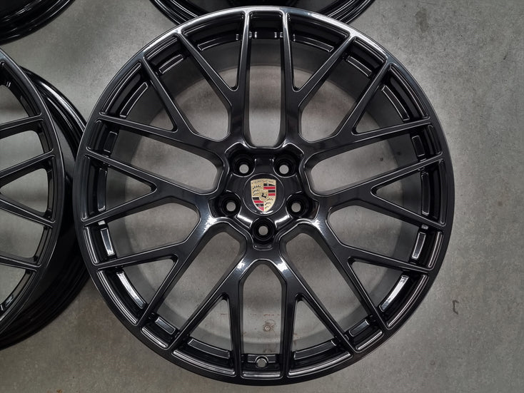 Load image into Gallery viewer, Genuine Porsche Macan 2021 Model 21 Inch Black Spyder Wheels Set of 4
