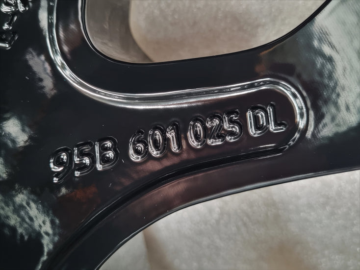 Load image into Gallery viewer, Genuine Porsche Macan 2021 Model 21 Inch Black Spyder Wheels Set of 4