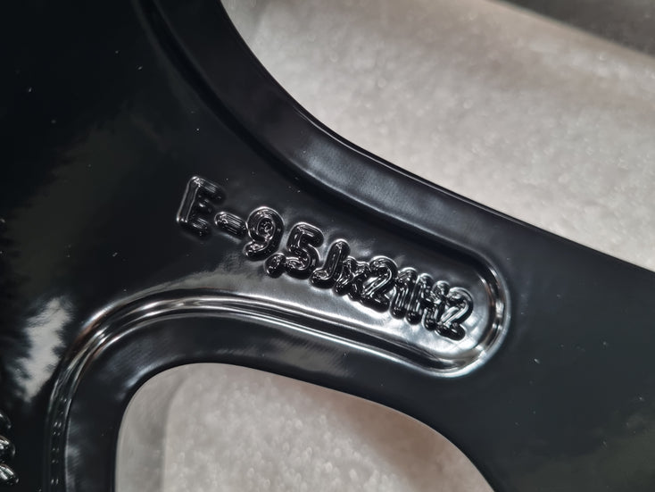 Load image into Gallery viewer, Genuine Porsche Macan 2021 Model 21 Inch Black Spyder Wheels Set of 4