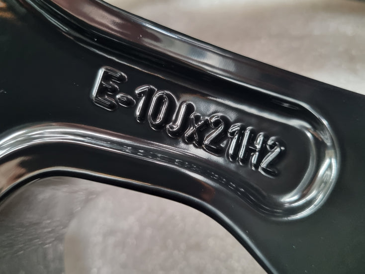 Load image into Gallery viewer, Genuine Porsche Macan 2021 Model 21 Inch Black Spyder Wheels Set of 4