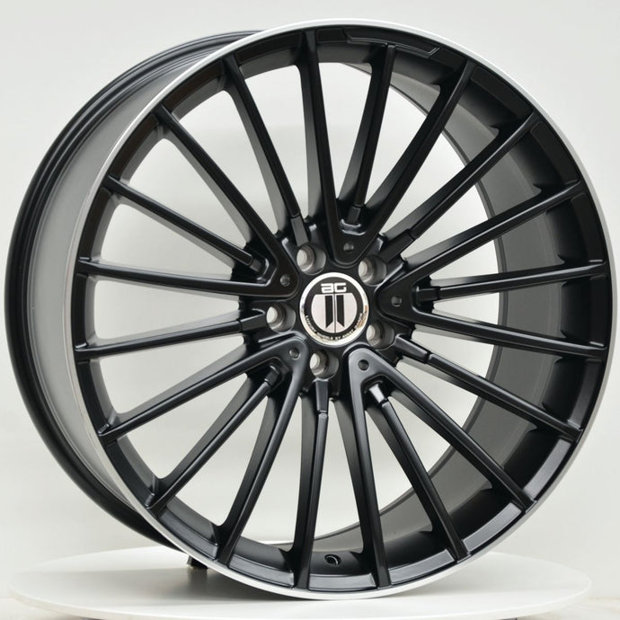 AM600 19 Inch Staggered ET45 Black Machined Lip