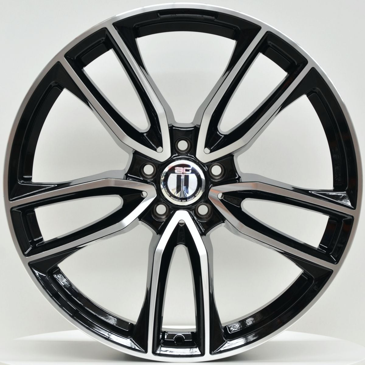 Load image into Gallery viewer, AM612 19 Inch Staggered ET42 Black Machined Face
