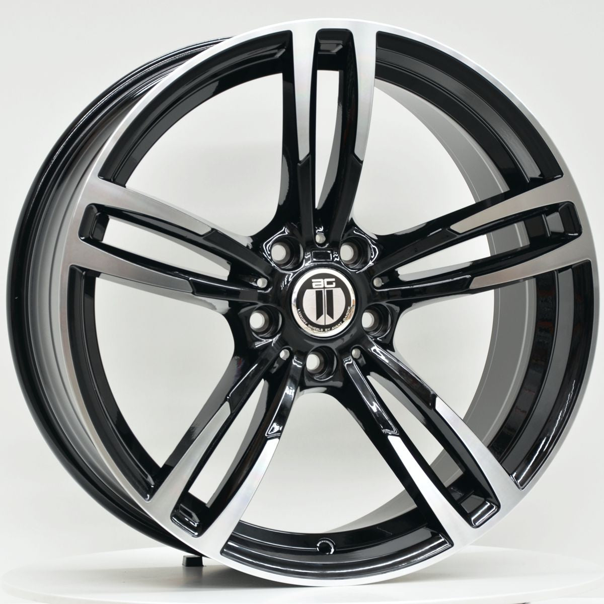 Load image into Gallery viewer, M450 19 Inch Staggered ET35 Black Machined

