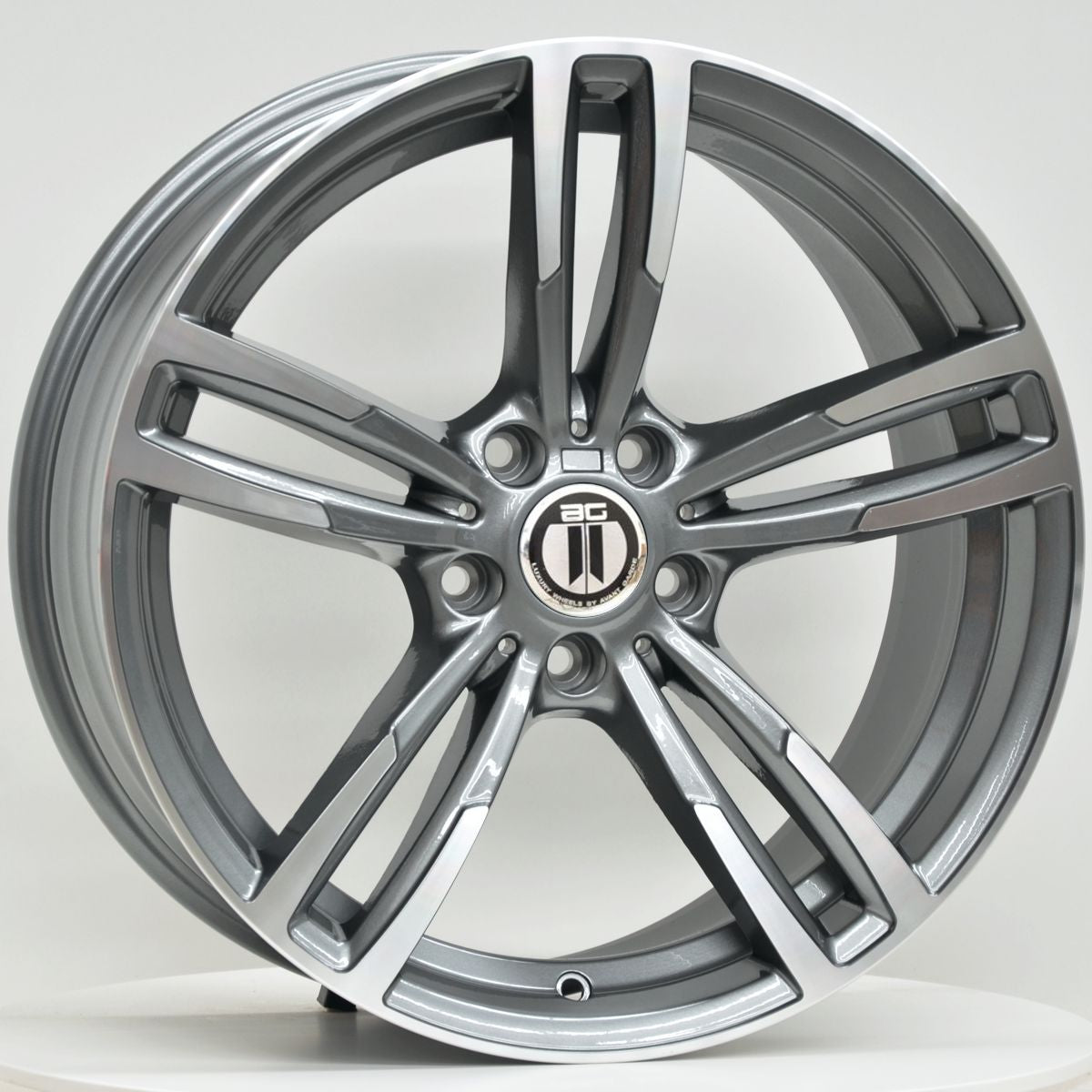 Load image into Gallery viewer, M450 20 Inch Staggered ET35 Grey Machined
